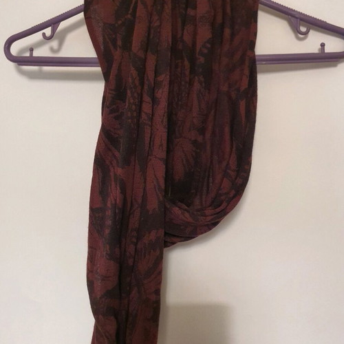 Scarf Bordeaux with black pattern