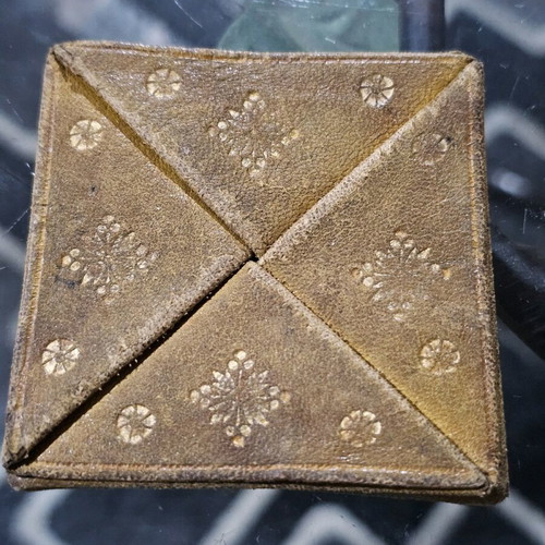 Vintage coin wallet used, green leather