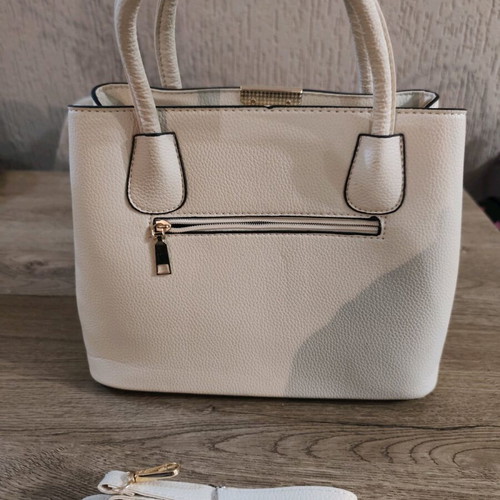 Women's off-white handbag like new with detachable strap