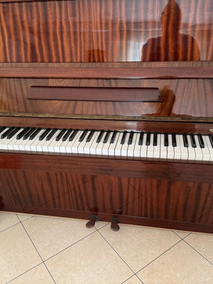 Classic wooden upright piano like new from Ukraine