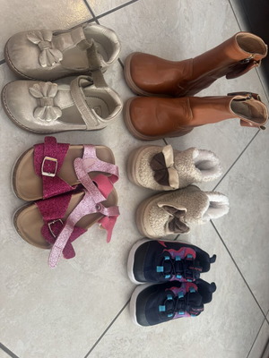 Girls' shoes pack of 6, sizes 22-23, like new