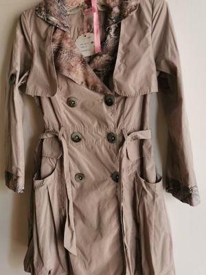 Trench coat waterproof beige medium new