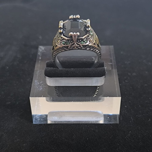 Men's Vintage Ring with Black Stone and Engraved Details new