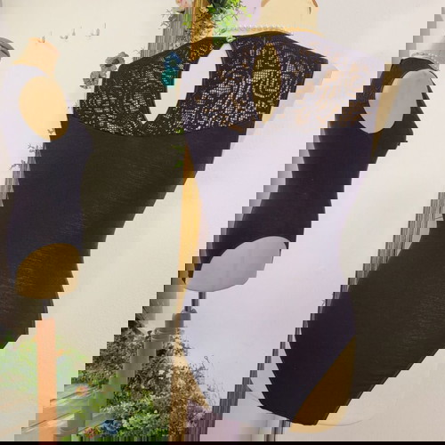 Μαύρο κορμάκι με δαντέλα σε vintage κατάσταση, μέγεθος S/M, σαν καινούργιο