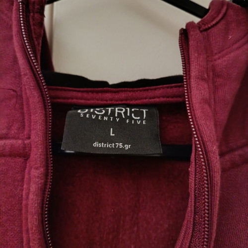 District unisex sweatshirt like new, size L, black and red