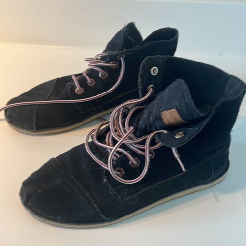 TOMS Thea women's black suede ankle boots like new, size 40