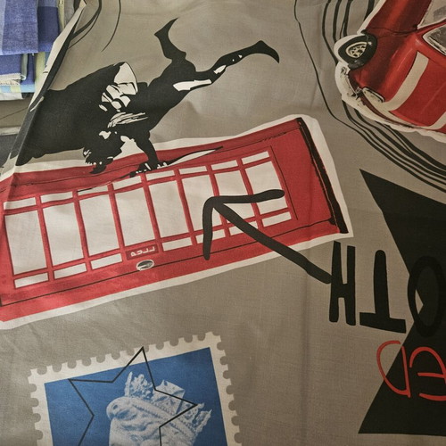 Duvet cover and sheet set London like new