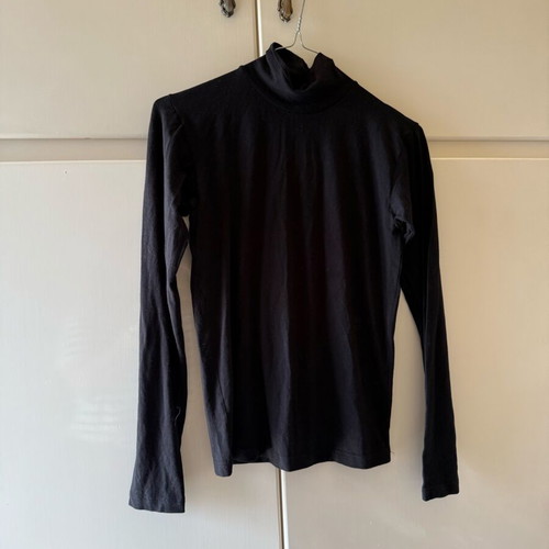 Turtleneck shirt size large like new, black
