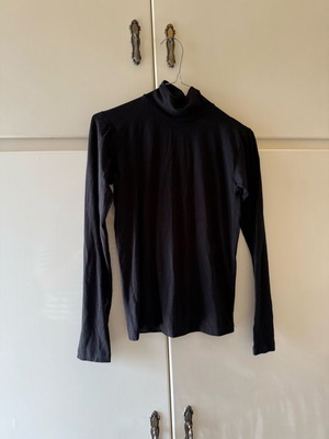 Turtleneck shirt size large like new, black