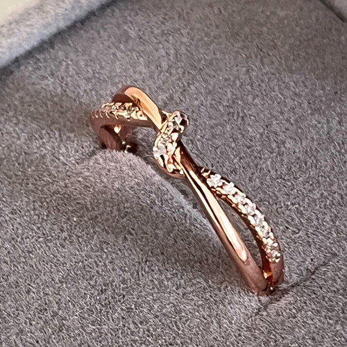 Ring new pink with zircon