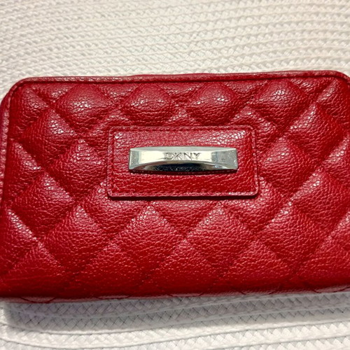 DKNY leather wallet new, red 16 x 9.5 cm