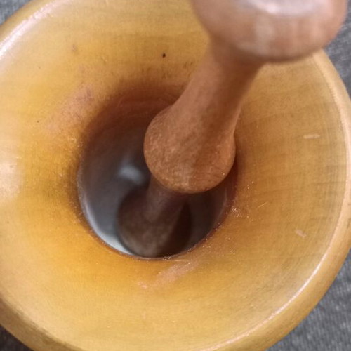 Wooden mortar with pestle height 9 cm like new, vintage item