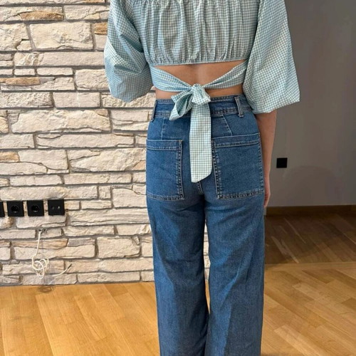 Decoro top like new, small, multicolored with back bow