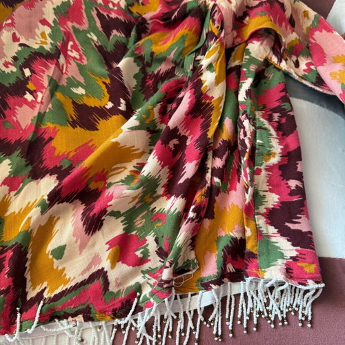 Zara skirt like new, short with fringes and beads, size L