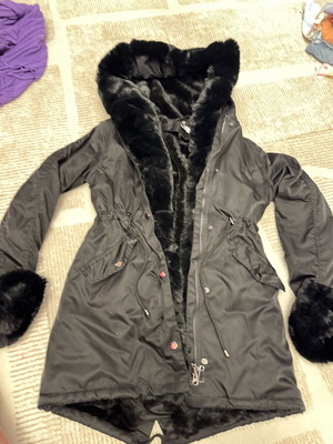 Black jacket used with removable fur lining and adjustable waist size S