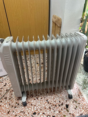 Oil-filled radiator used with three heating levels