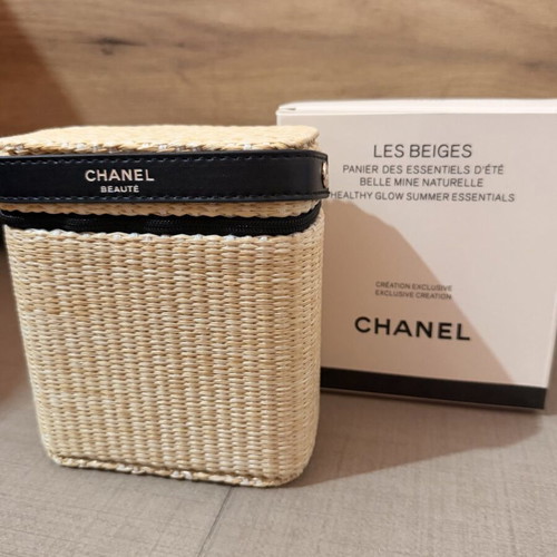 Chanel Beauté Les Beiges summer essentials toiletry bag new