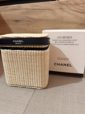 Chanel Beauté Les Beiges summer essentials toiletry bag new