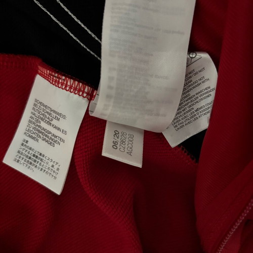 Adidas set with black and red tracksuit and jacket like new, size M