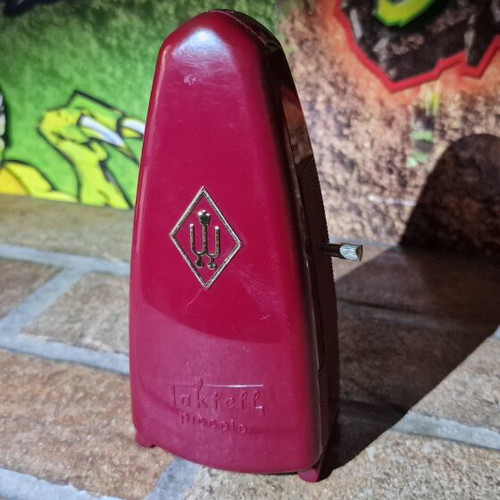 Metronome Taktell Piccolo Burgundy by Wittner like new