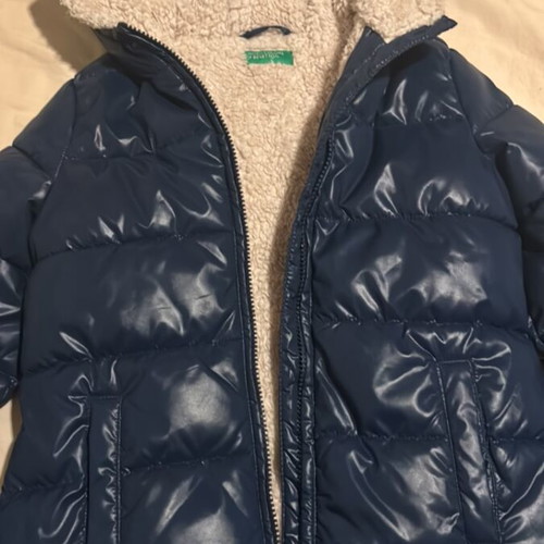 Benetton jacket used waterproof with inner fur and hood