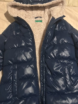 Μπουφάν Benetton μεταχειρισμένο αδιάβροχο με εσωτερική γούνα και κουκούλα