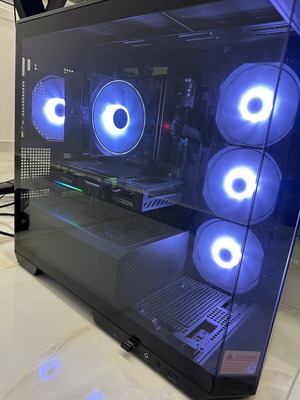PC gaming with Ryzen 5 8400f, 32 GB RAM, 9060 XT, LG UltraGear 27 monitor