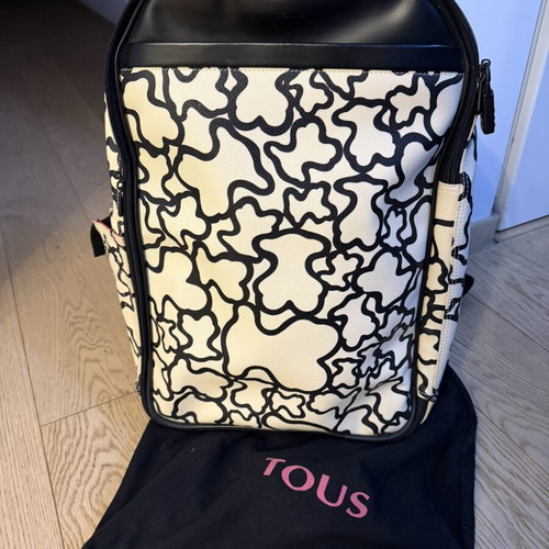 Tous toiletry bag unused, excellent condition with case