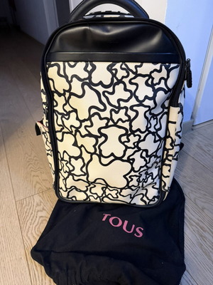 Tous toiletry bag unused, excellent condition with case