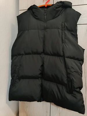 Sleeveless jacket like new, one size, black
