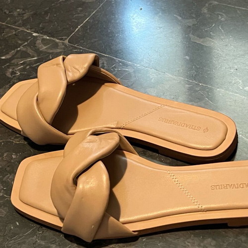 Stradivarius brown sandals size 38 like new