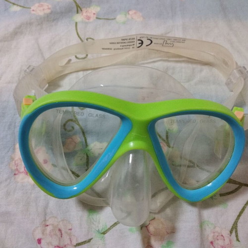 Children's snorkeling mask