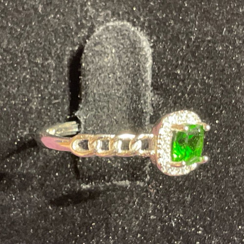 Peridot silver ring one size