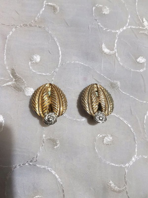 Flower and leaf earrings used