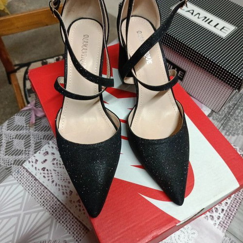 Black pumps new with 8 cm heel, comfortable fit