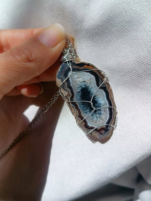 Necklace with black agate slice new with steel chain