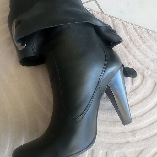 Muher Vov/Nov ankle boots black leather like new, 8 cm heel