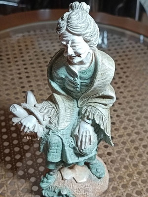 Vintage Granny's Figurine ceramic, like new