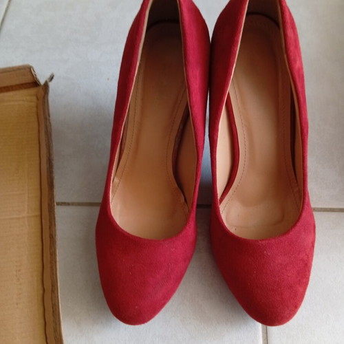 Red Kastoria Pumps Size 39 Like New, 9 cm Heel
