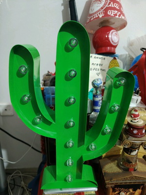 Metal cactus lamp like new