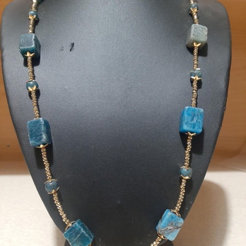 Necklace with rough and round apatite, very long, new