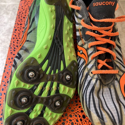 Saucony Carrera XC spikes like new, size 45, black and grey