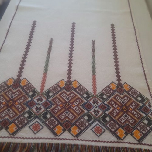Handmade table runner with Cretan design like new