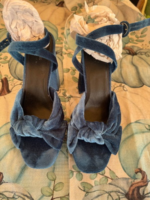 Velvet sandals like new, high heels, size 39, blue