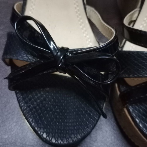GoGo Shoes platform sandals size 37 black in excellent condition