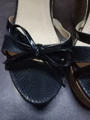 GoGo Shoes platform sandals size 37 black in excellent condition
