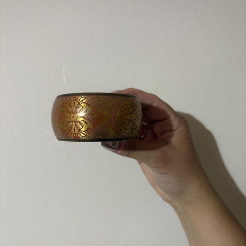 Metal bracelet used, gold color