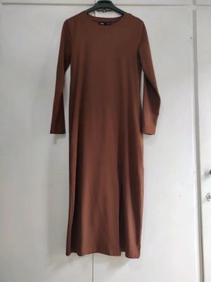 Long-sleeve slim midi dress with slit size Medium brown new