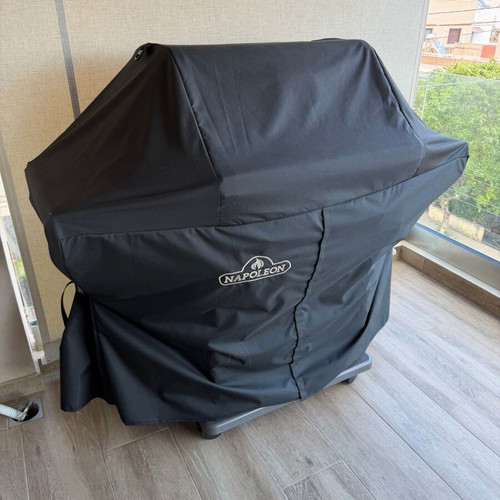 Napoleon 425 Pro S grill used with genuine hood gift