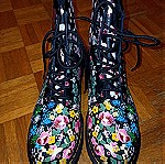  Dr. Martens πολύχρωμα μποτάκια με λουλούδια ν.40